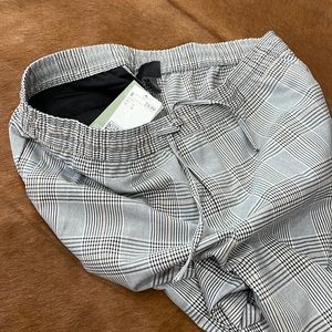 Lightweight uncomfortable brand new pants from H&M size large